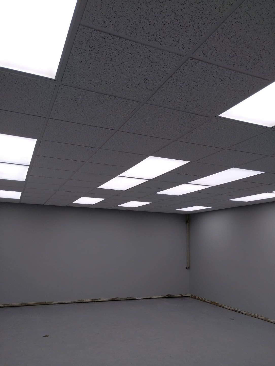 Plafond suspendu commercial réalisé par Descoteaux Acoustique